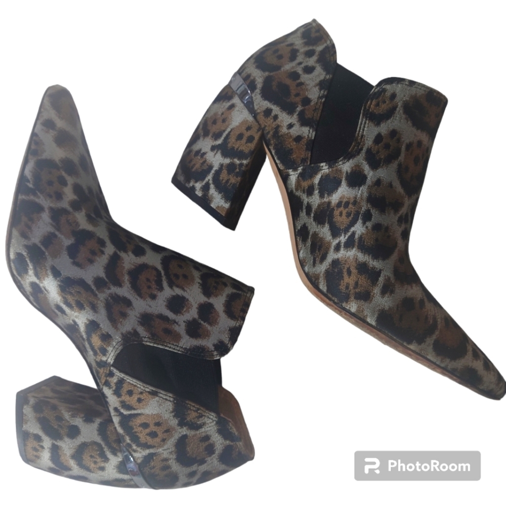 Antonio Milani leopard ankle boot. Size 7 and 1/2 so what is it